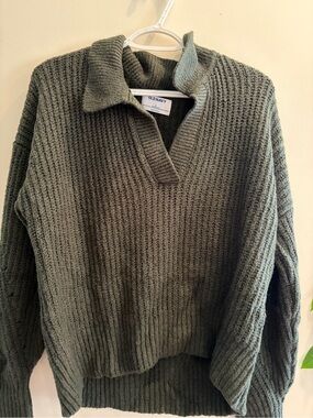 Old Navy Olive Ribbed V‑Neck Collar Sweater